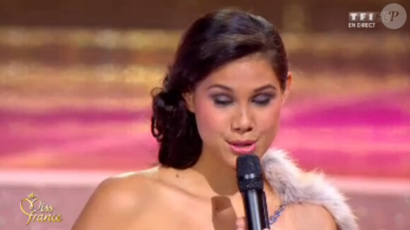 Miss Tahiti se présente lors de l'élection Miss France 2014 sur TF1, en direct de Dijon, le samedi 7 décembre 2013