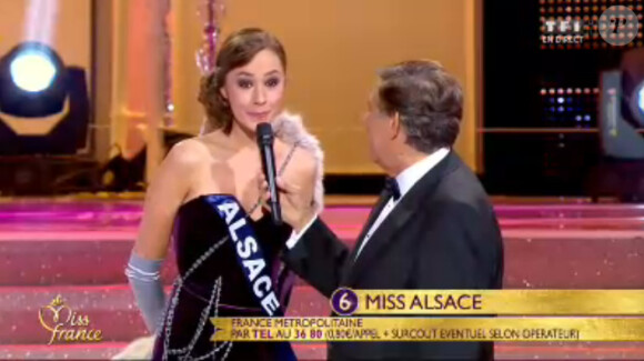 Miss Alsace se présente lors de l'élection Miss France 2014 sur TF1, en direct de Dijon, le samedi 7 décembre 2013