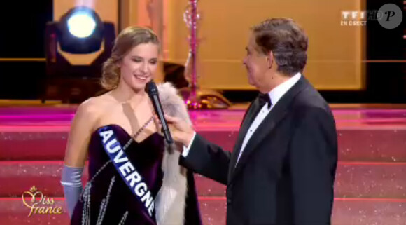 Miss Auvergne se présente lors de l'élection Miss France 2014 sur TF1, en direct de Dijon, le samedi 7 décembre 2013
