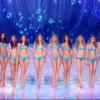 Les douze demi-finalistes de Miss France 2014 en sirènes sexy lors de l'élection Miss France 2014 sur TF1, en direct de Dijon, le samedi 7 décembre 2013