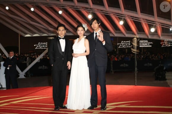 Kanai Junichi, Yoshikura Aoi et Yagira Yuya lors de la cérémonie de clôture du 13e Festival International du Film de Marrakech le 7 décembre 2013