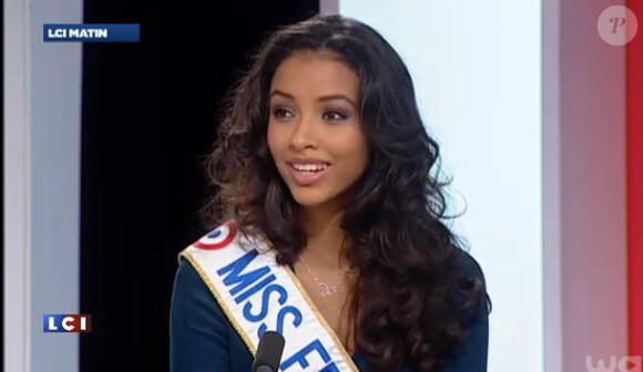 Flora Coquerel, Miss France 2014, aux côtés de Sylvie Tellier accorde une interview à LCI le 9 décembre 2013