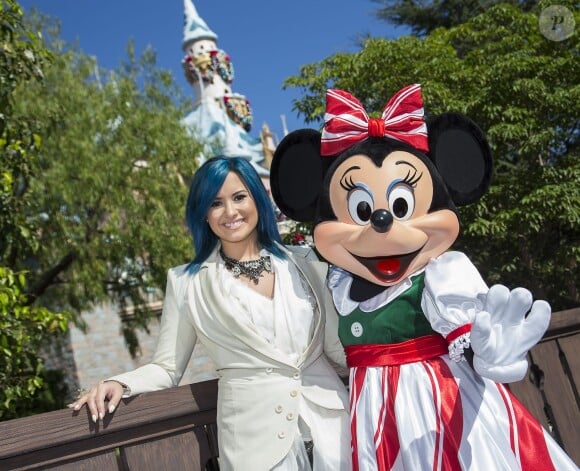 Demi Lovato lors de l'enregistrement du show Disney Parks Christmas Day Parade à Los Angeles, novembre 2013.