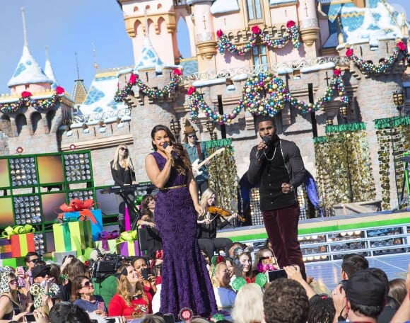 Jordin Sparks et Jason Derulo lors de l'enregistrement du show Disney Parks Christmas Day Parade à Los Angeles, novembre 2013.