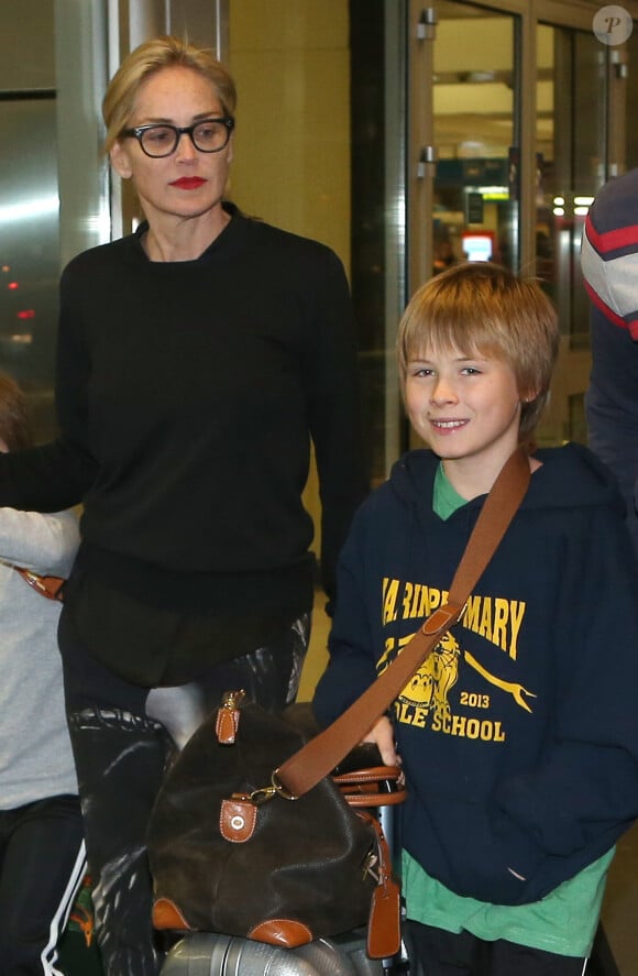 Exclusif - Roan - Sharon Stone et ses trois enfants Roan, Quinn, et Laird arrivent à l'aéroport d'Orly en provenance de Marrakech, le 30 novembre 2013.