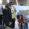Johnny Hallyday et Laeticia arrivent à l'aéroport de Paris en provenance de Los Angeles. Le couple est accompagné de ses filles, Jade et Joy, de la grand-mère de Laeticia, Eliette, du chien du rockeur, Santos, et des musiciens de Johnny. Le 8 décembre 2013.