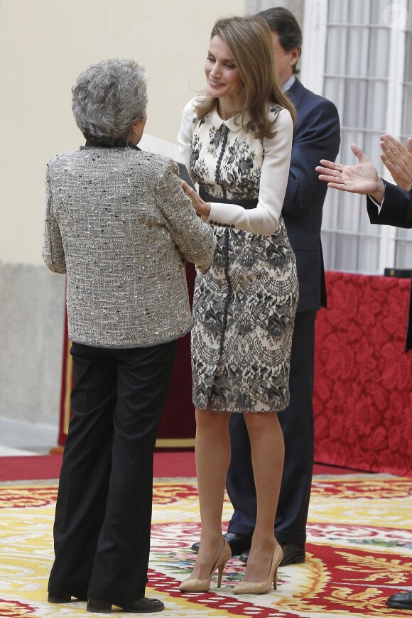 La princesse Letizia d'Espagne lors de la cérémonie de remise des médailles d'or du mérite dans les Beaux-Arts 2012, le 10 décembre 2013 au palais du Pardo à Madrid.