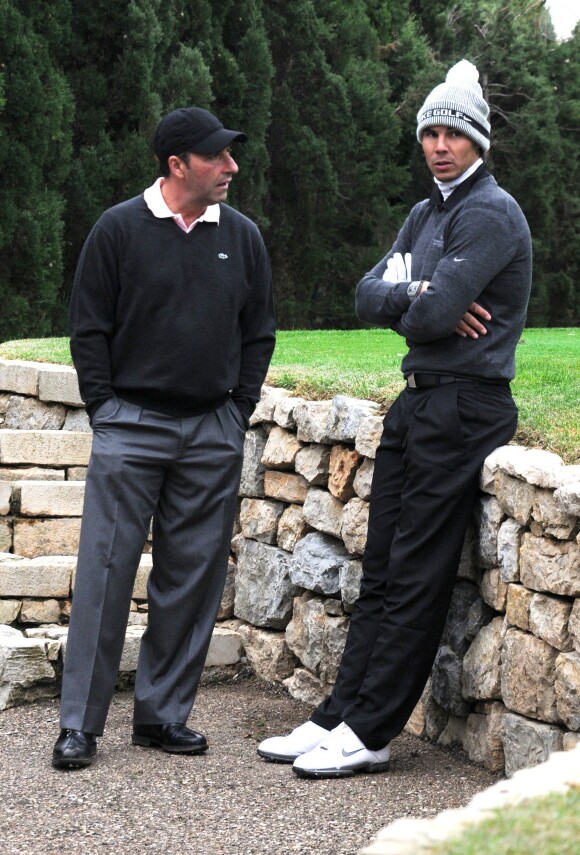 Rafael Nadal et José Maria Olazabal lors du tournoi de golf Nadal & Olazabal Invitational à Majorque, le 29 novembre 2013
