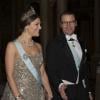 La princesse Victoria et le prince Daniel de Suède arrivent pour le dîner offert au palais royal en l'honneur des lauréats des prix Nobel, le 11 décembre 2013 à Stockholm