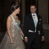 La princesse Victoria et le prince Daniel de Suède arrivent pour le dîner offert au palais royal en l'honneur des lauréats des prix Nobel, le 11 décembre 2013 à Stockholm