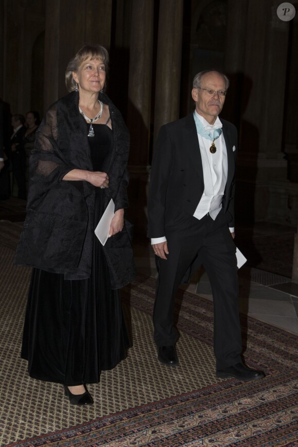 Stefan Ingves et sa femme arrivent pour le dîner offert au palais royal en l'honneur des lauréats des prix Nobel, le 11 décembre 2013 à Stockholm