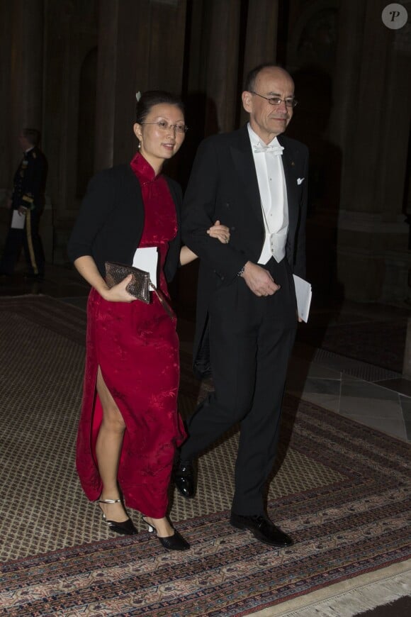 Le Nobel de médecine Thomas Sudhof et sa femme Lu Chen arrivent pour le dîner offert au palais royal en l'honneur des lauréats des prix Nobel, le 11 décembre 2013 à Stockholm