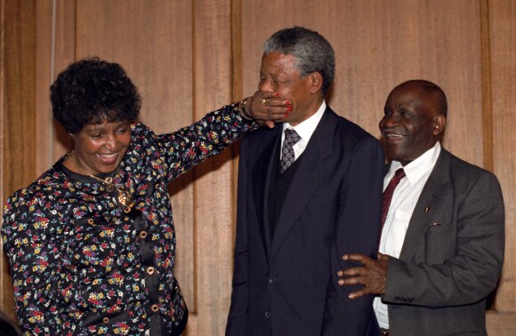 Nelson Mandela et Winnie en Angleterre le 4 juillet 1990.