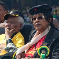 Mort de Nelson Mandela : Son ex-femme Winnie raconte ses derniers instants...