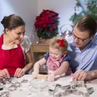 Princesse Estelle, Victoria et Daniel : Atelier gâteaux de Noël en famille !