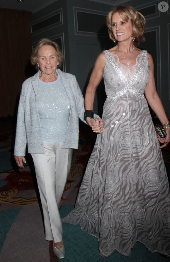 Ethel Kennedy avec sa fille Kerry Kennedy au gala des Ripple of Hope Awards à New York le 11 décembre 2013
