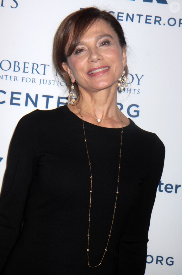Lena Olin au gala des Ripple of Hope Awards à New York le 11 décembre 2013