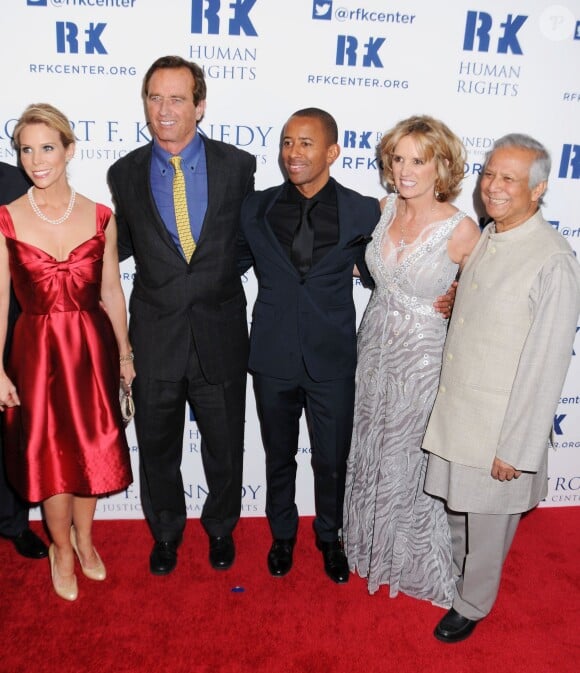 Cheryl Hines et son compagnon Robert Kennedy Jr. au gala des Ripple of Hope Awards à New York le 11 décembre 2013