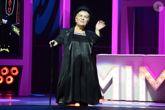 Mimie Mathy a reçu les insignes de Chevalier de l'Ordre National du Mérite des mains de Jean-Claude Camus à l'issue de son spectacle "Je re-papote avec vous" au théâtre de la Porte Saint-Martin à Paris, le 13 decembre 2013.