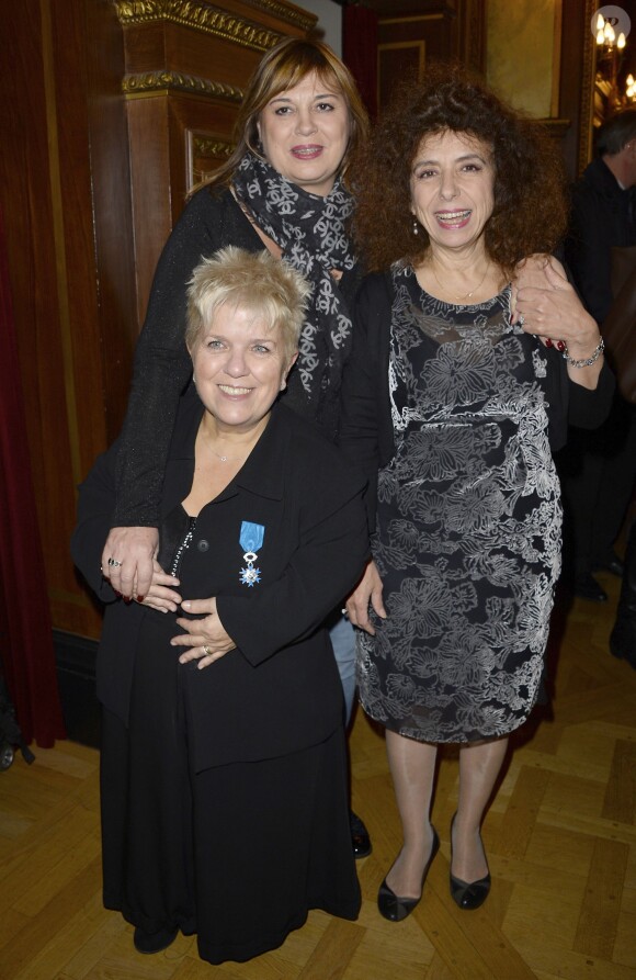 Mimie Mathy, Michèle Bernier et Isabelle de Botton au théâtre de la Porte Saint-Martin à Paris, le 13 decembre 2013.