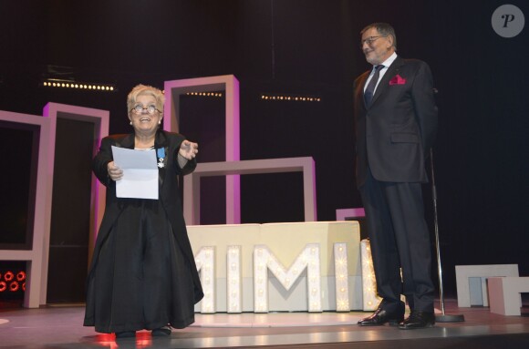 Mimie Mathy a reçu les insignes de Chevalier de l'Ordre National du Mérite des mains de Jean-Claude Camus à l'issue de son spectacle "Je re-papote avec vous" au théâtre de la Porte Saint-Martin à Paris, le 13 decembre 2013.