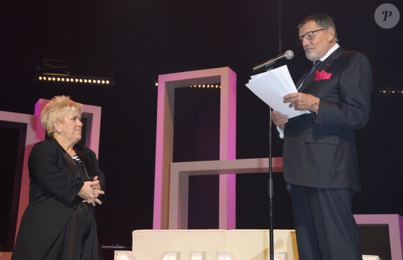 Mimie Mathy a reçu les insignes de Chevalier de l'Ordre National du Mérite des mains de Jean-Claude Camus à l'issue de son spectacle "Je re-papote avec vous" au théâtre de la Porte Saint-Martin à Paris, le 13 decembre 2013.