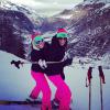 Les belles Laury Thilleman et Laurie Cholewa s'éclatent dans la station de ski de Val d'Isère.