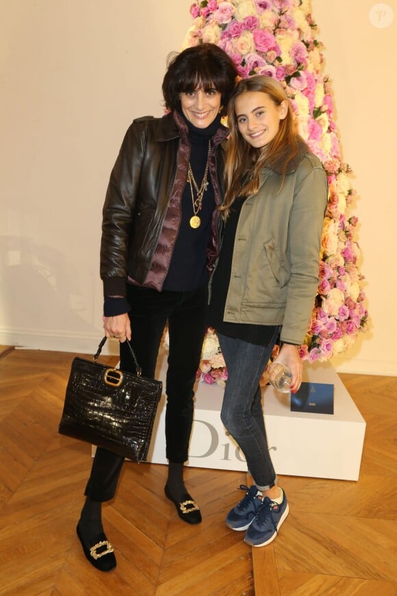Exclusif - Inès de La Fressange et sa fille Violette d'Urso à la 18eme édition de la vente aux enchères des Sapins de Noël des créateurs a l'hôtel Salomon de Rothschild à Paris, le 9 décembre 2013.
