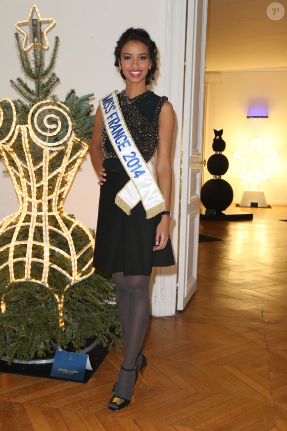 Exclusif - Miss France 2014, Flora Coquerel à la 18eme édition de la vente aux enchères des Sapins de Noël des créateurs a l'hôtel Salomon de Rothschild à Paris, le 9 décembre 2013.