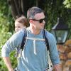Freddie Prinze Jr se promène avec son fils Rocky James à Los Angeles, le 15 décembre 2013.