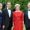 Tatiana Blatnik et le prince Nikolaos, à deux mois de leur mariage, avec la reine Anne-Marie et le roi Constantin de Grèce lors du mariage de la princesse Victoria de Suède à Stockholm le 18 juin 2010.