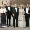 La princesse Marie-Chantal, le prince Pavlos, le roi Constantin, la reine Anne-Marie et le prince Nikolaos de Grèce lors de l'anniversaire du roi Carl XVI Gustaf de Suède en 2006.