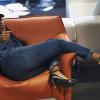 Exclusif - La chanteuse Kelly Rowland fait du shopping dans le magasin de meubles Rapport International Furniture à Los Angeles, le 13 décembre 2013.