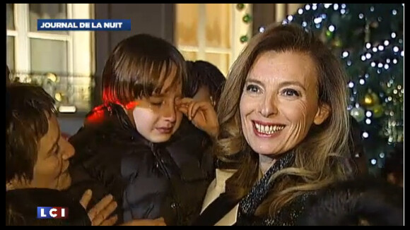 Valérie Trierweiler entourée d'enfants : Larmes et sourires au Noël de l'Élysée