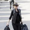 Gwen Stefani, enceinte, poursuit ses achats de Noël à Los Angeles. Le 17 décembre 2013.