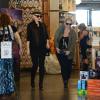 Gwen Stefani, enceinte, fait du shopping dans la boutique Urban Outfitters. Los Angeles, le 17 décembre 2013.