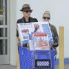 Gwen Stefani quitte un magasin Toys'R'Us à Los Angeles, le 17 décembre 2013.