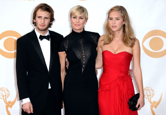 Robin Wright, Hopper Penn & Dylan Penn arrivent en famille aux Emmy Awards à L.A en septembre 2013