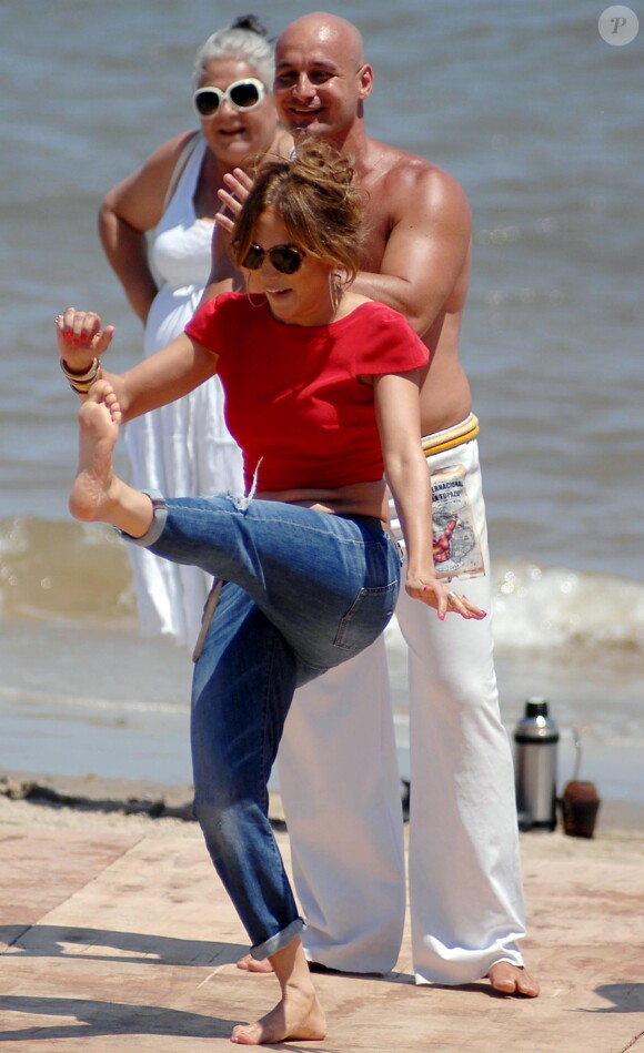 Jennifer Lopez en plein tournage de l'émission Q'Viva : The Chosen à Montevideo. Décembre 2011.