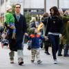 Matthew McConaughey et Camila Alves se promènent avec leurs enfants Levi et Vida à New York le 18 décembre 2013.