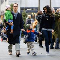 Matthew McConaughey : Papa-poule radieux en famille pour une balade de Noël