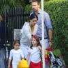 Exclusif - Adriana Lima et son mari Marko Jaric se rendent à la fête de l'école de leurs filles Valentina pour Noël à Miami, le 19 decembre 2013.