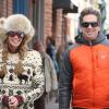 Elle Macpherson et son mari Jeffrey Soffer se promènent dans les rues de Aspen. Le 19 decembre 2013 Le couple se porte comme un charme et tente d'ignorer les accusations de Daria Valdez, qui les met en cause dans la mort de son mari suite au crash de l'hélicoptère que Jeffrey conduisait.