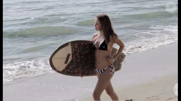 Dylan Penn : une surfeuse très sexy pour GQ