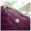 Gabrielle Union exhibe sa bague de fiançailles le samedi 21 décembre 2013.