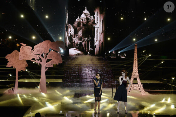 Tal et Elodie Frégé lors de la soirée Samedi soir on chante Piaf, diffusée sur TF1 le vendredi 17 janvier 2014