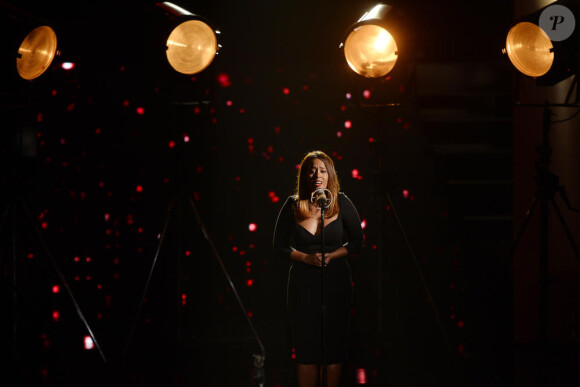 Amel Bent lors de la soirée Samedi soir on chante Piaf, diffusée sur TF1 le vendredi 17 janvier 2014