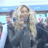 La chanteuse Beyoncé faisant ses courses chez Walmart pour la sortie de son album éponyme, le 20 décembre 2013.
