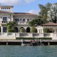Enrique Iglesias, Elle Macpherson, Matt Damon... Propriétaires de villas à Miami