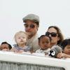 Brad Pitt, Angelina Jolie et leur six enfants à Venise en Italie le 3 septembre 2007.